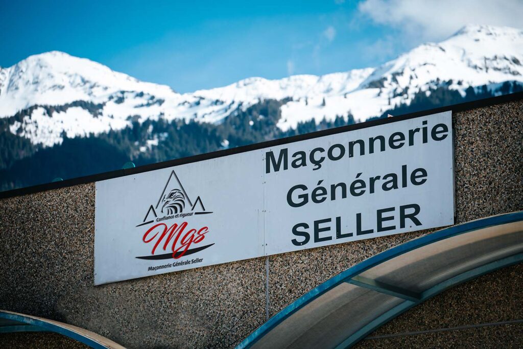 Photo de l'enseigne de l'entreprise de gros oeuvres MGS SELLER à Albertville