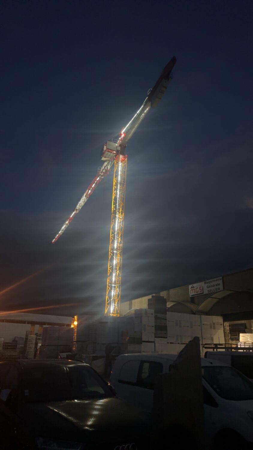 Photo de la grue de l'entreprise de Gros oeuvres et terrassement à Albertville - MGS SELLER